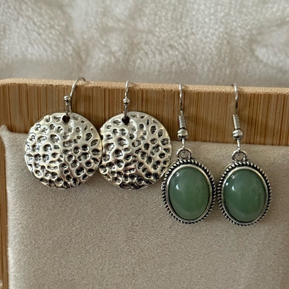 Textured Silver Disc Earrings + Green Oval Cabochon Dangle Earrings - NWT - Picture 1 of 9